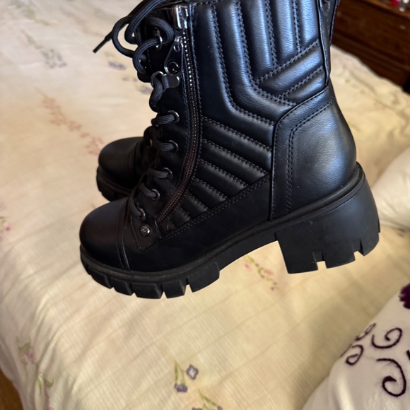 Boots - Picture 2 of 6